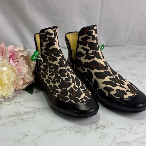 Tory Burch Shoes - GENUINE TORY BURCH "LOGO TOGGLE" ANKLE BOOTIES IN REVA LEOPARD/BLACK Size 7
